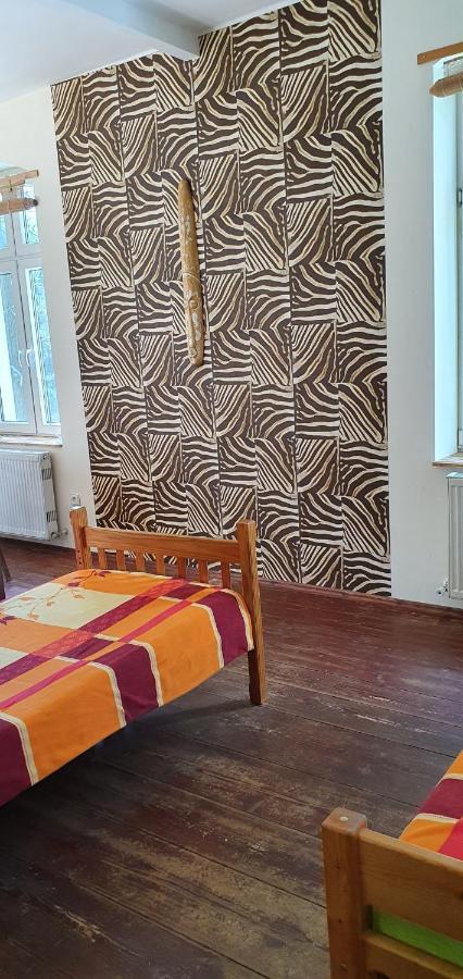 Apartamento Dom Pod Orlimi Skalami - Blisko Zamku Czocha Leśna Exterior foto